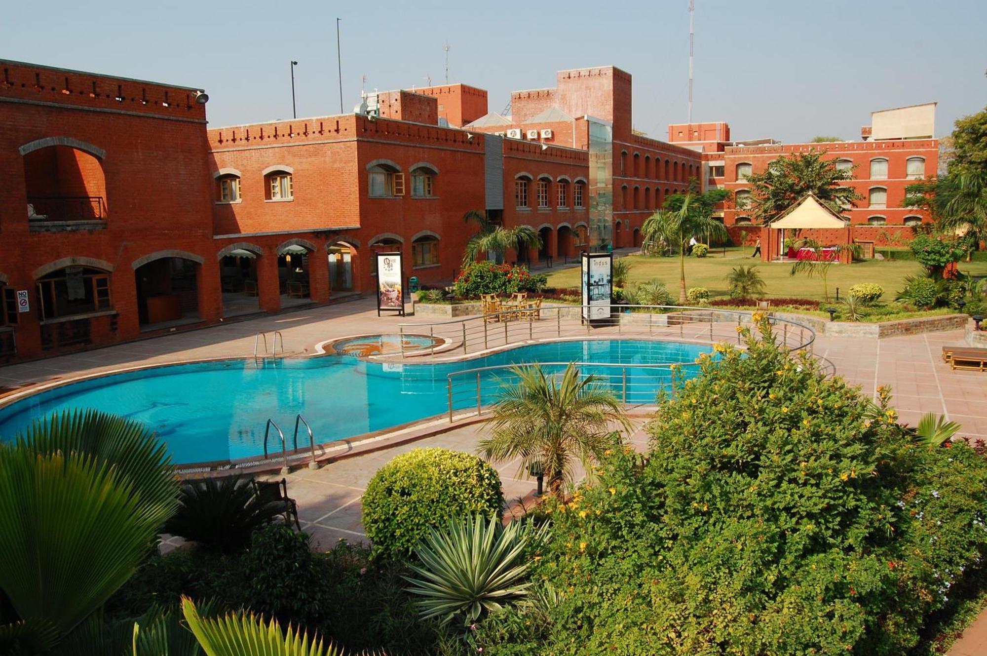 Hotel Cambay Sapphire, Gándhínagar Exteriér fotografie