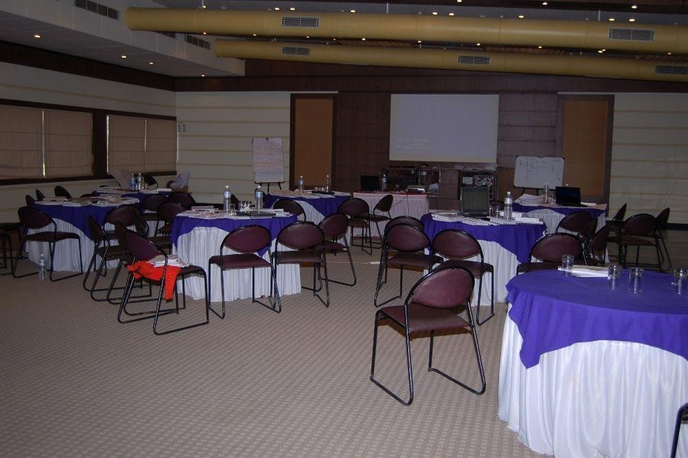 Hotel Cambay Sapphire, Gándhínagar Restaurace fotografie